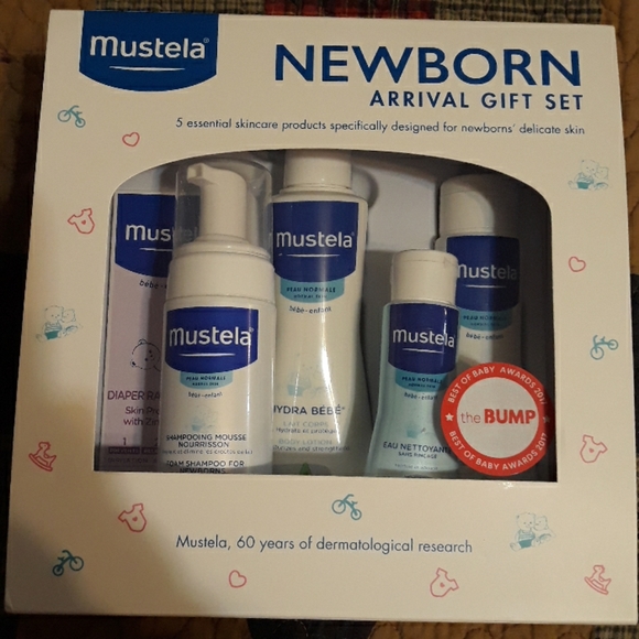 mustela newborn arrival gift set